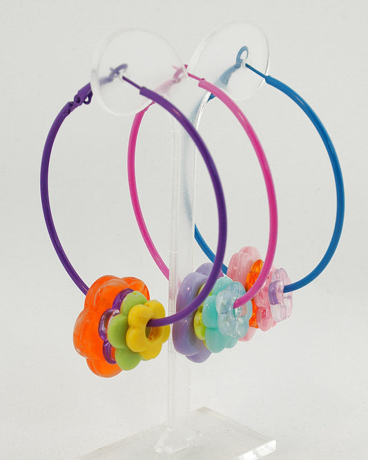 Oorbellen: oorringen met bloemen hangers mix & match kleur